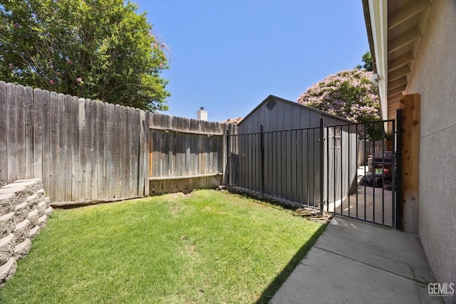 5812 Seasons Valley Ct, Bakersfield, CA 93313 - fenced backyard featuring an outbuilding