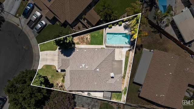 5812 Seasons Valley Ct, Bakersfield, CA 93313 - aerial overview of property's location with property boundaries highlighted and a pool area