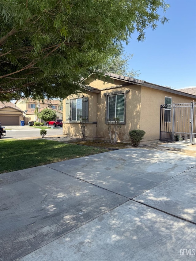 6511 Epley Ct, Bakersfield, CA 93313 - ranch-style home with stucco siding