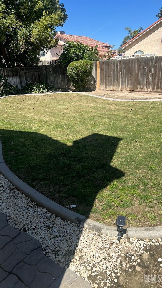 6308 Ambergrove St, Bakersfield, CA 93313 - view of yard
