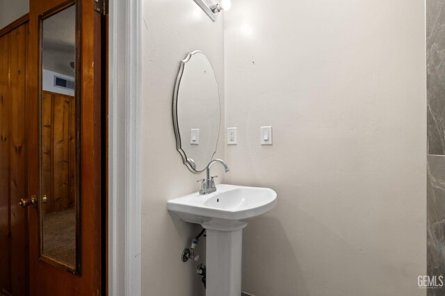 1805 Morgan Ln, Bakersfield, CA 93306 - bathroom featuring a sink