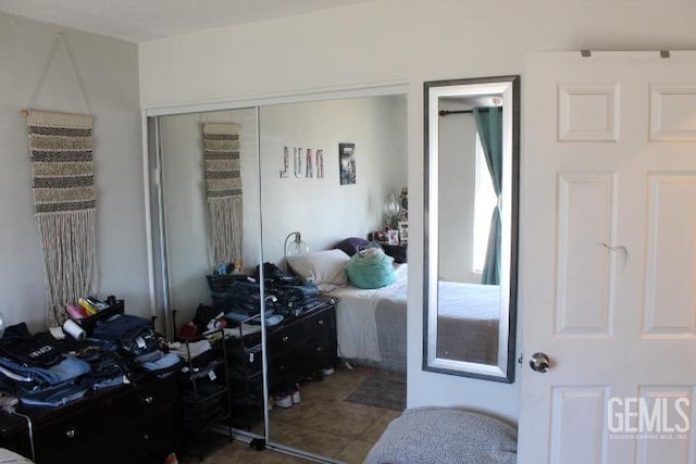 bedroom featuring a closet