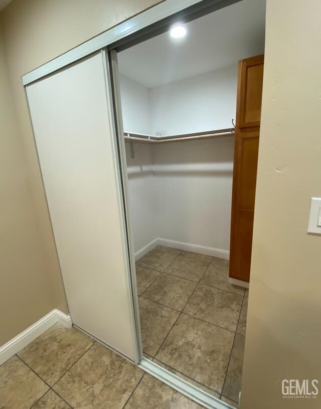 706 A St, Bakersfield, CA 93304 - view of closet