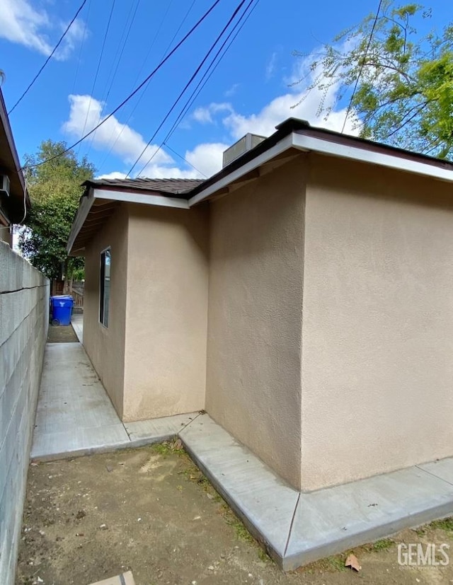 706 A St, Bakersfield, CA 93304 - view of home's exterior featuring stucco siding