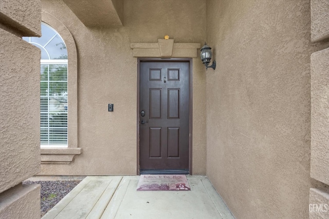 view of exterior entry with stucco siding