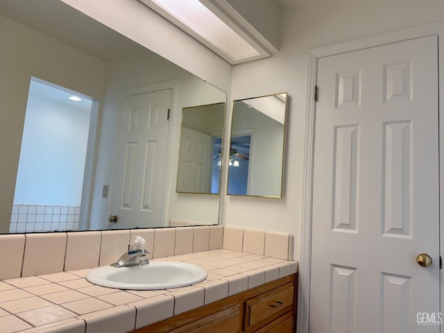 9004 Cresson Ct, Bakersfield, CA 93307 - bathroom featuring vanity