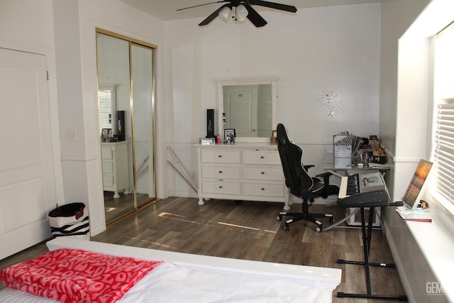 office area with ceiling fan and dark wood-type flooring