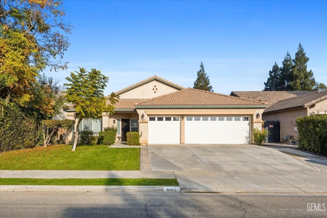 view of front facade featuring a garage and a front yard