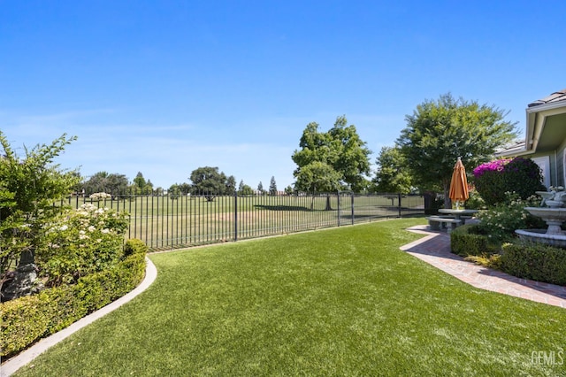 1904 Wedgemont Pl, Bakersfield, CA 93311 - view of yard