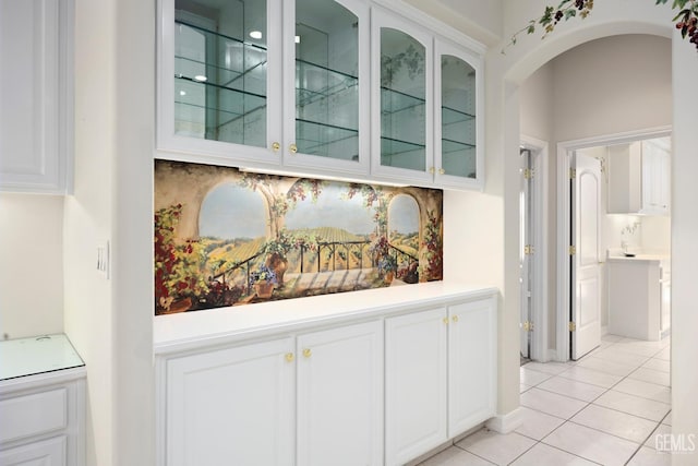 1904 Wedgemont Pl, Bakersfield, CA 93311 - bar area featuring light tile patterned flooring and decorative backsplash