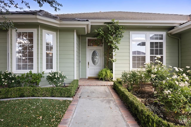 1904 Wedgemont Pl, Bakersfield, CA 93311 - entrance to property with a tiled roof