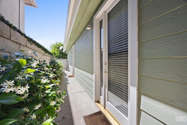 1904 Wedgemont Pl, Bakersfield, CA 93311 - view of side of property with fence