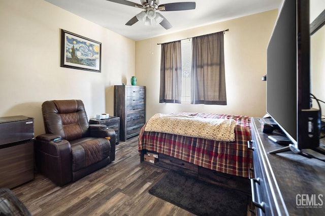 bedroom with dark wood-type flooring and ceiling fan