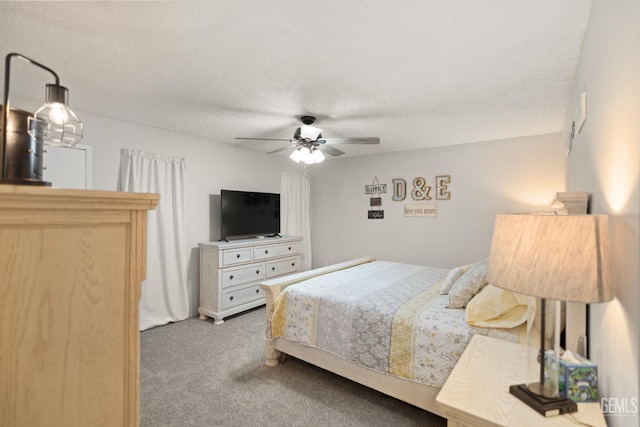404 Mckinley St, Taft, CA 93268 - bedroom with carpet, ceiling fan, and a textured ceiling