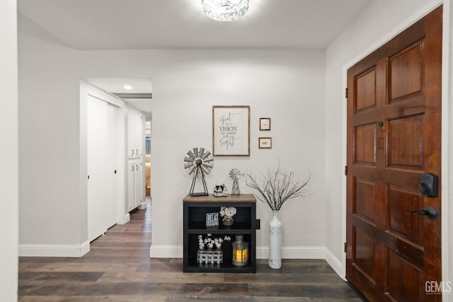 404 Mckinley St, Taft, CA 93268 - foyer featuring dark wood-style flooring and recessed lighting