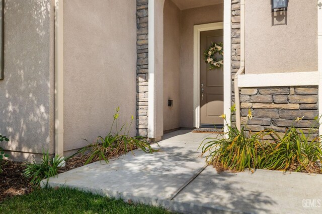 9700 Kingsport Pl, Bakersfield, CA 93306 - view of exterior entry with stone siding and stucco siding