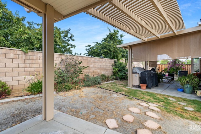 9700 Kingsport Pl, Bakersfield, CA 93306 - fenced backyard with a patio area and a pergola