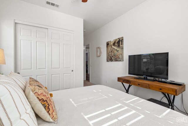 9700 Kingsport Pl, Bakersfield, CA 93306 - bedroom featuring a closet and a ceiling fan