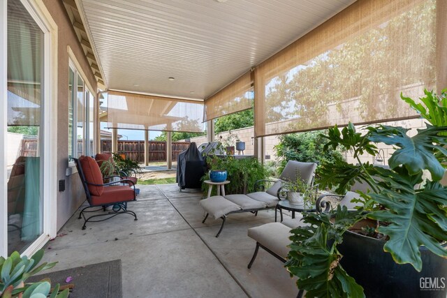 9700 Kingsport Pl, Bakersfield, CA 93306 - fenced backyard with a patio and grilling area