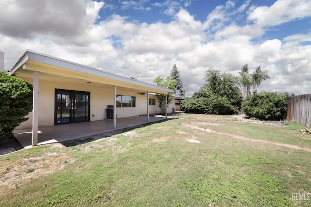 view of yard with a patio