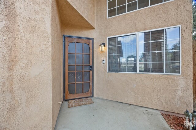 view of front property featuring a yard and a garage