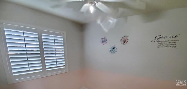 5429 White Wheat Ave, Bakersfield, CA 93313 - detailed view of ceiling fan