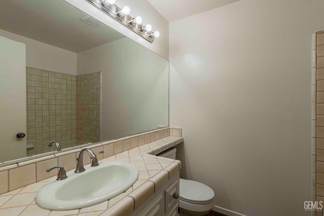 5500 Lennox Ave Unit 20, Bakersfield, CA 93309 - bathroom with vanity and backsplash