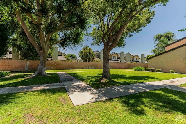5500 Lennox Ave Unit 20, Bakersfield, CA 93309 - fenced yard featuring a residential view