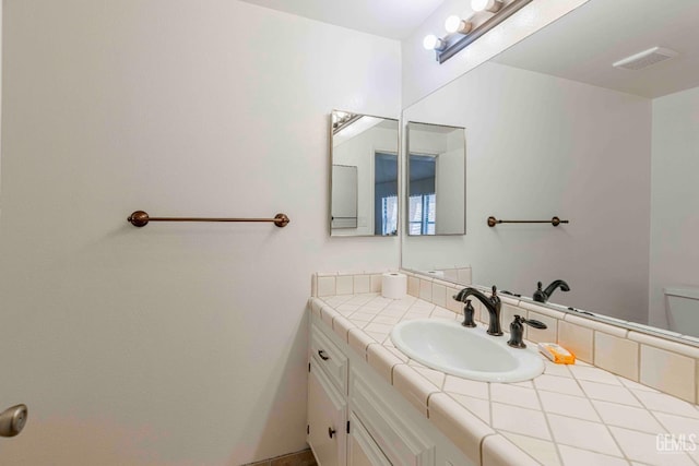 5500 Lennox Ave Unit 20, Bakersfield, CA 93309 - bathroom with vanity