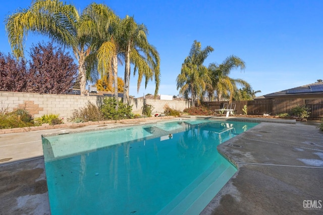 view of swimming pool