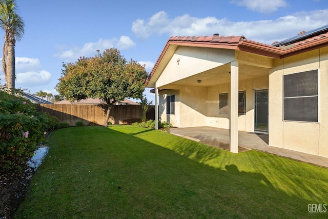 view of yard featuring a patio area