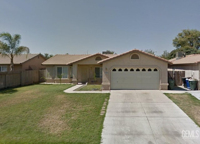 view of front of home featuring a front yard and a garage