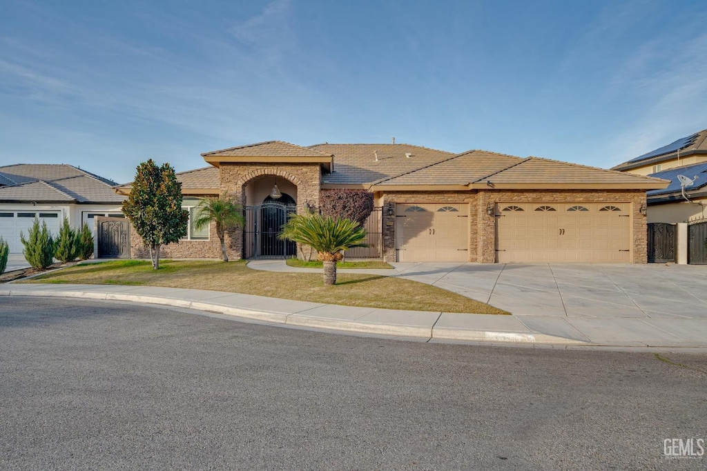 view of front facade with a garage