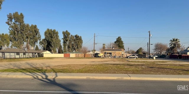 Listing photo 3 for 901 Dr Martin Luther King Jr Blvd, Bakersfield CA 93307