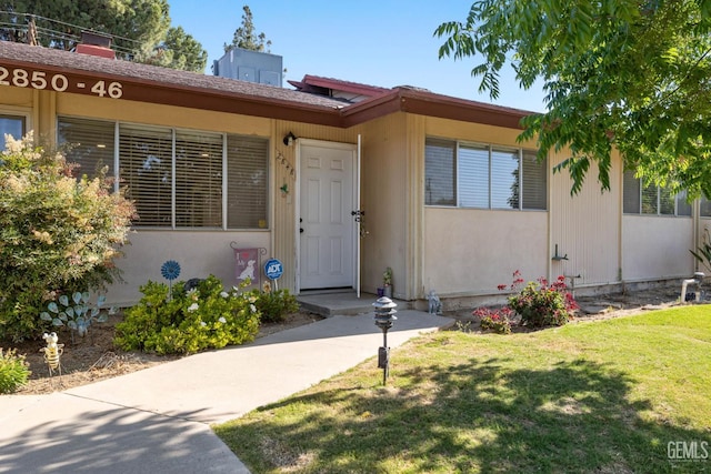 2848 Summit Cir, Bakersfield, CA 93306 - view of front of property with a front yard
