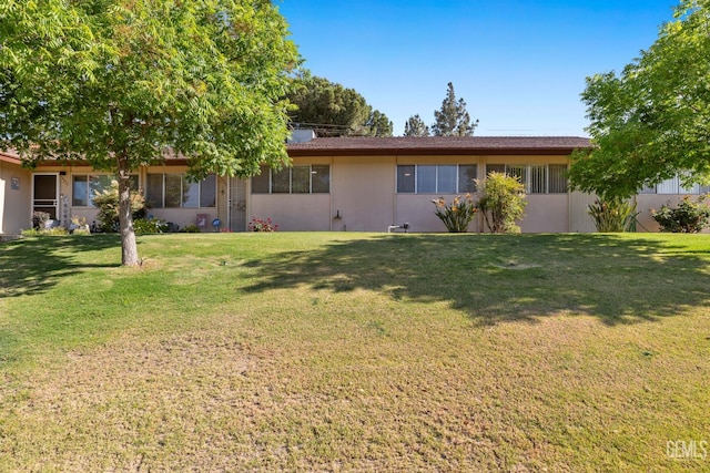 2848 Summit Cir, Bakersfield, CA 93306 - back of property featuring a yard
