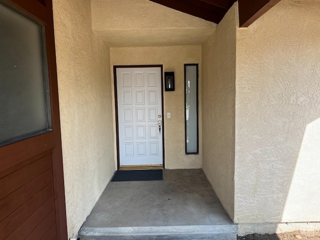 view of exterior entry featuring stucco siding