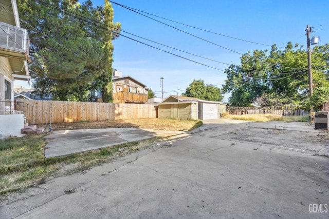 339 Ray St, Bakersfield, CA 93308 - view of yard featuring an outbuilding, a garage, and driveway