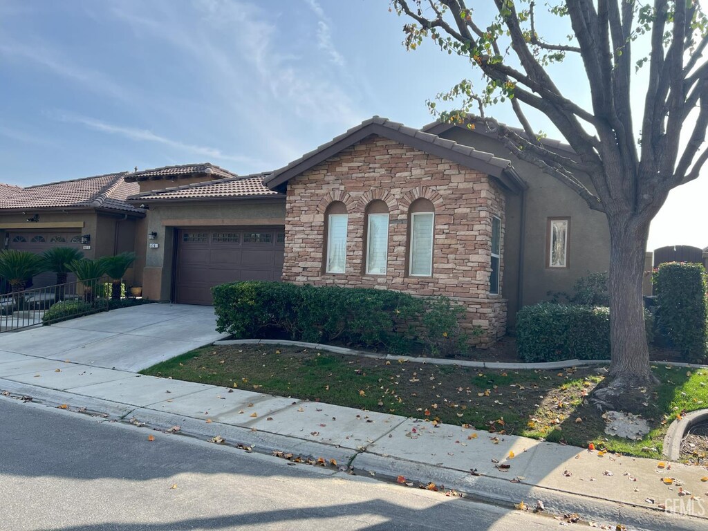 8701 Maggiore Ln, Bakersfield, CA 93312 - photo 1