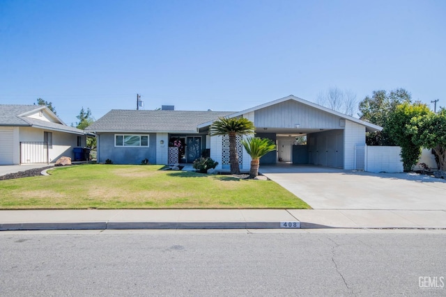 view of front of property featuring a front yard, concrete driveway, and fence