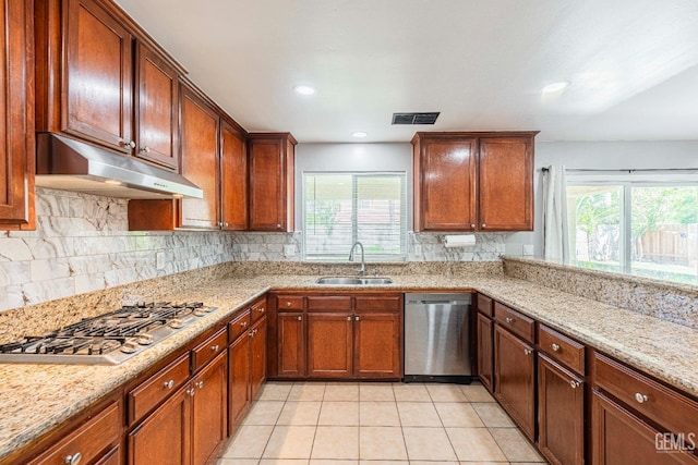 kitchen with plenty of natural light, visible vents, stainless steel appliances, under cabinet range hood, and a sink