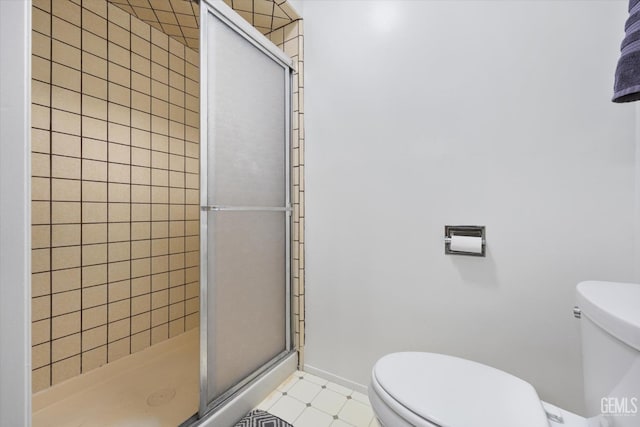 full bath featuring a shower stall, toilet, and baseboards