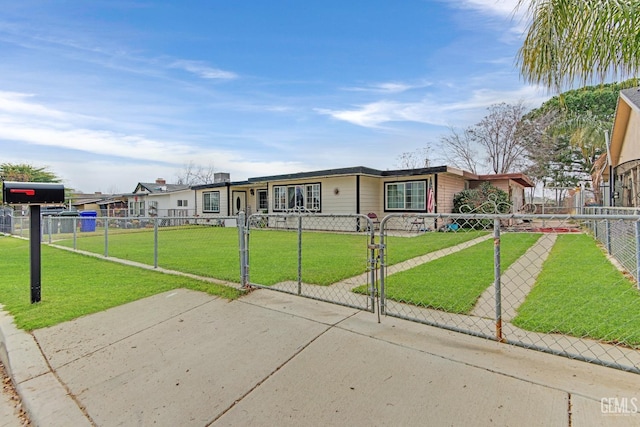 view of front of house featuring a front lawn