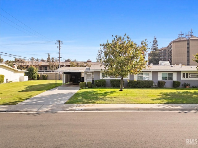 view of front facade featuring a front yard and a carport