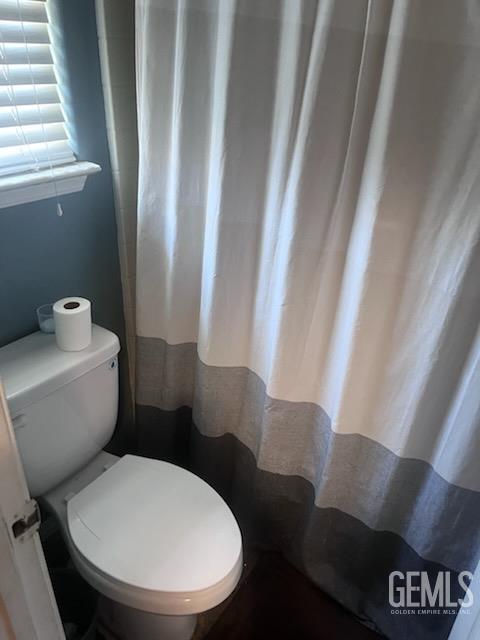 6009 Georgia Pine Way, Bakersfield, CA 93313 - full bath with toilet and a shower with shower curtain