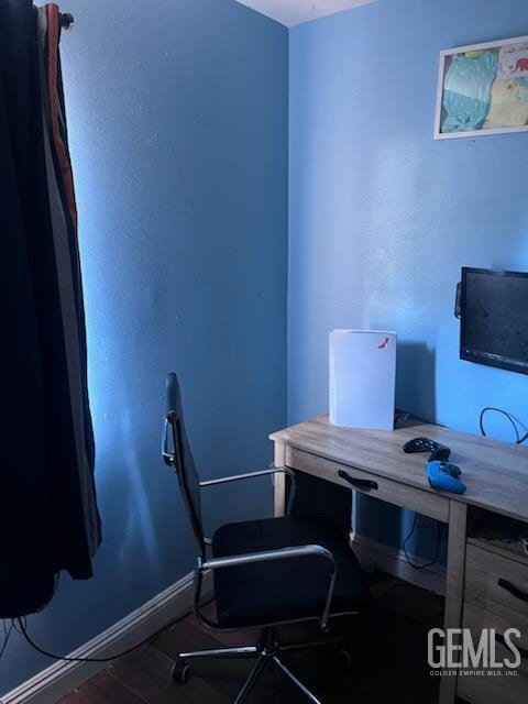 6009 Georgia Pine Way, Bakersfield, CA 93313 - office with baseboards