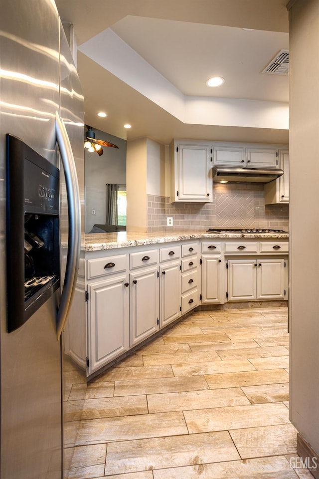9604 Lea Oak Rd, Bakersfield, CA 93311 - kitchen featuring stainless steel appliances, under cabinet range hood, wood finish floors, a ceiling fan, and tasteful backsplash