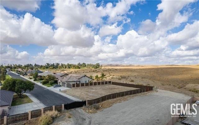 10672 Titanium Ave, Taft, CA 93268 - photo 1