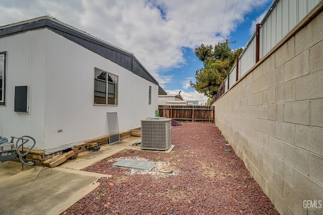 400 E Roberts Ln Unit 48, Bakersfield, CA 93308 - view of yard with cooling unit and fence