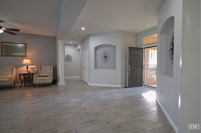 foyer entrance featuring ceiling fan